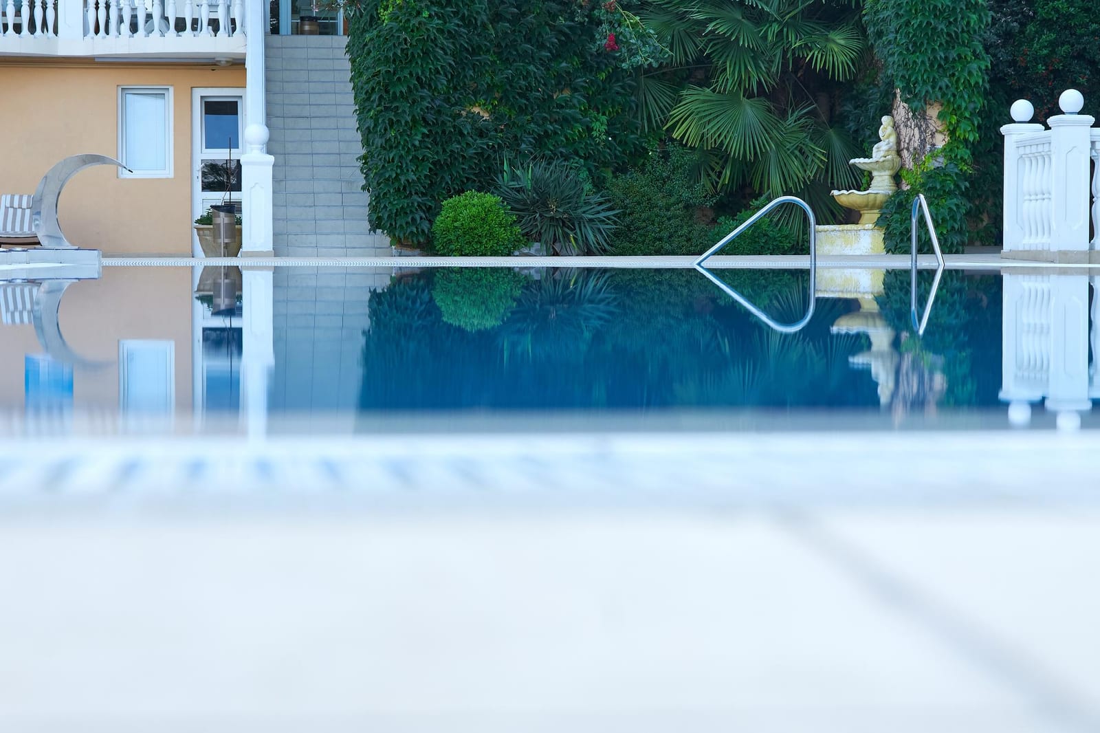 The Impact of Climate on Pool Equipment Performance