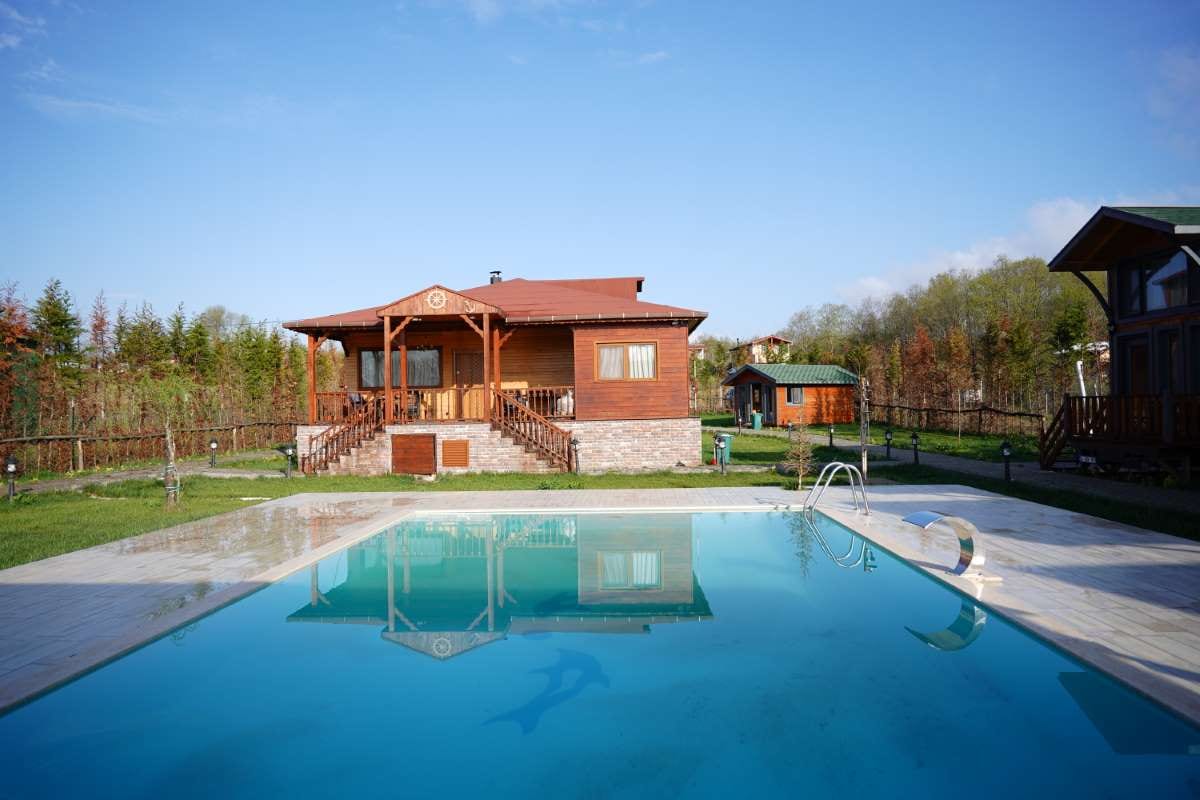 How Payment Tracking Can Improve Your Pool Service Workflow