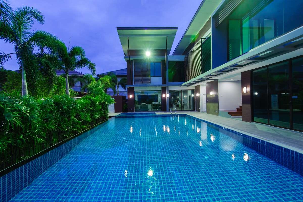 How to Build a Financial Plan for Your Pool Service Business