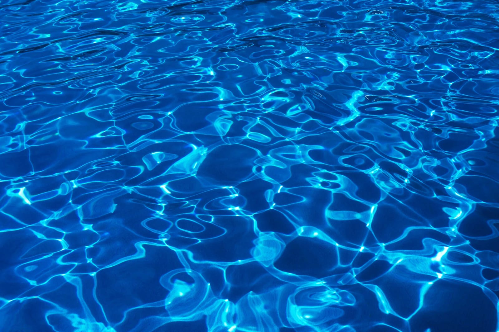 What Pool Pros Need to Know About Contracts