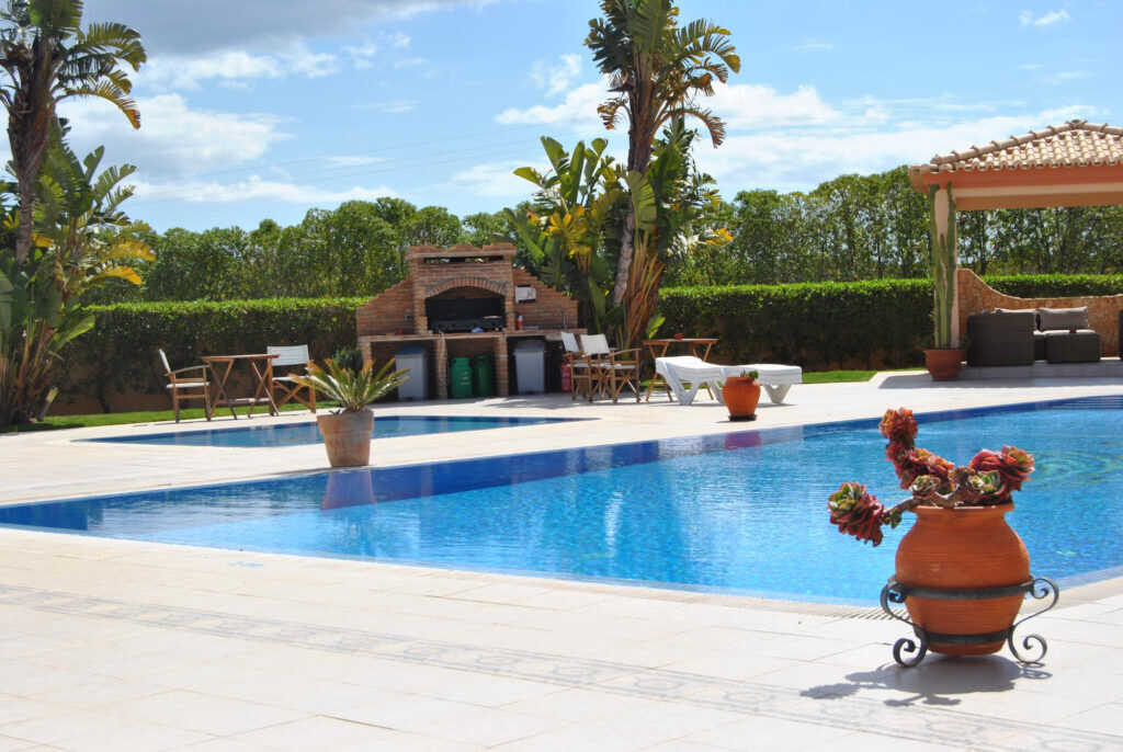 Why Pool Companies Should Invest in Mobile Marketing