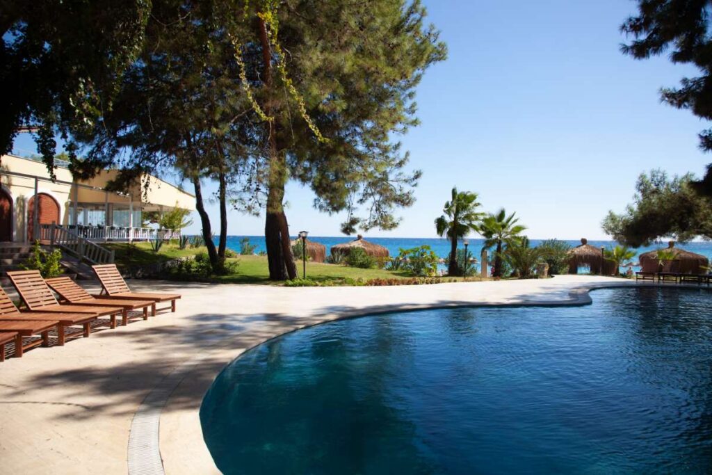 Avoiding Late Payments: Email Tips for Pool Businesses