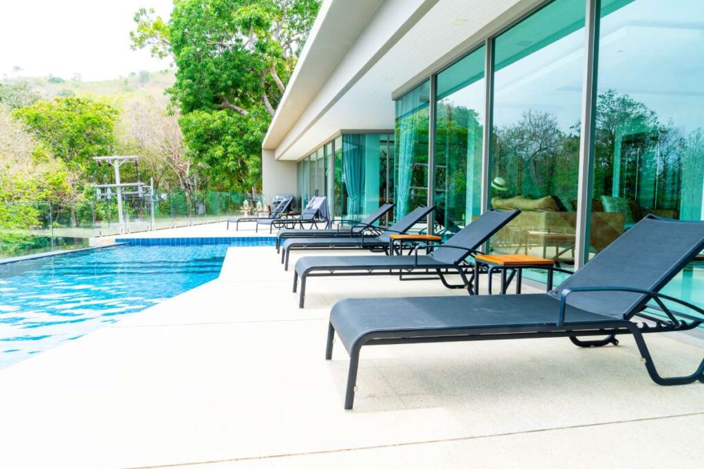 What Makes EZ Pool Biller Better Than Square Invoices?